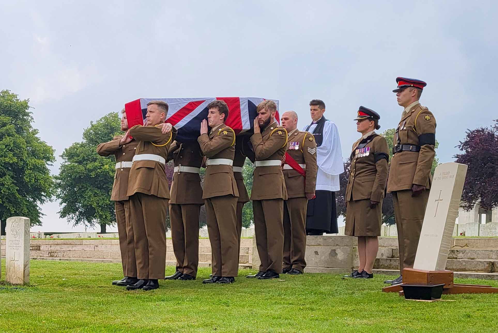Fourteen unknown Commonwealth soldiers laid to rest in France
