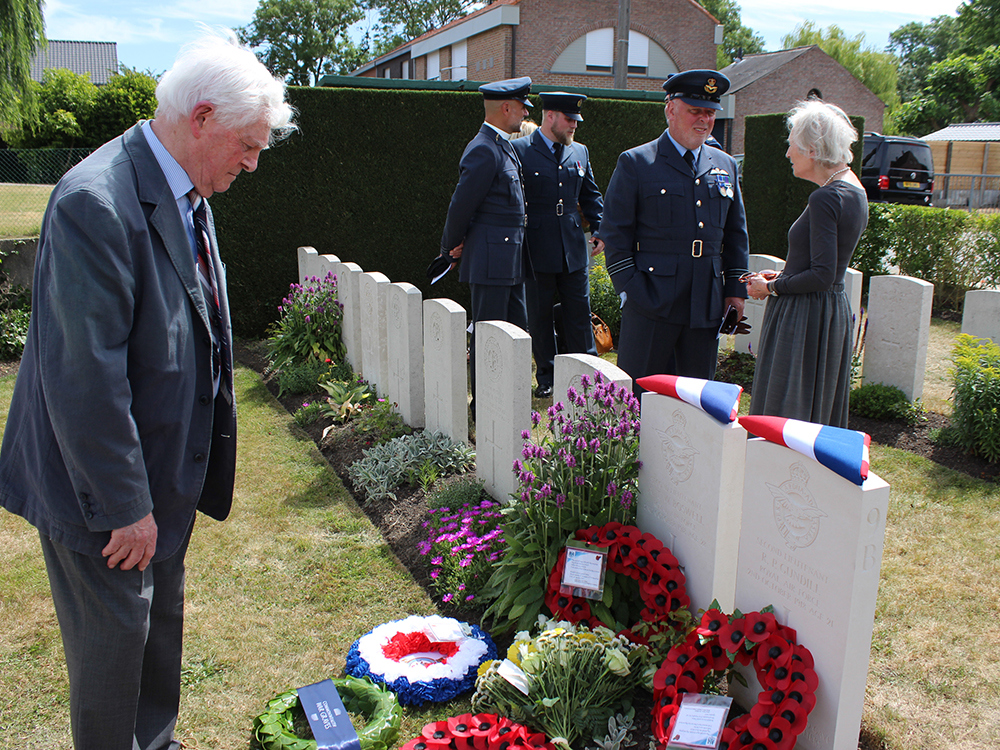 2nd Lt Boswell’s great nephew Russell Evans reads the wreath messages