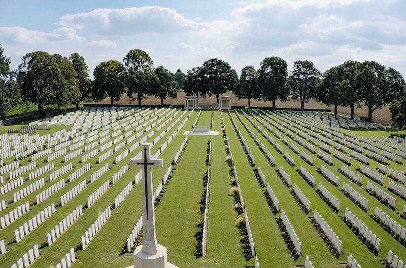 Delville Wood Cemetery, Longueval
