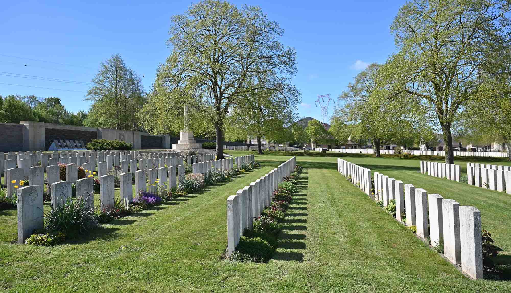 Burial service for Pte George McIntosh and an unknown soldier, both of The Bedfordshire Regiment