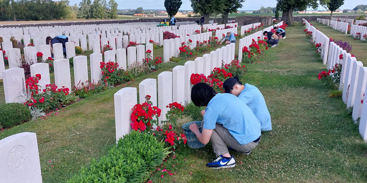 New Zealand students assist CWGC teams at Tyne Cot Cemetery