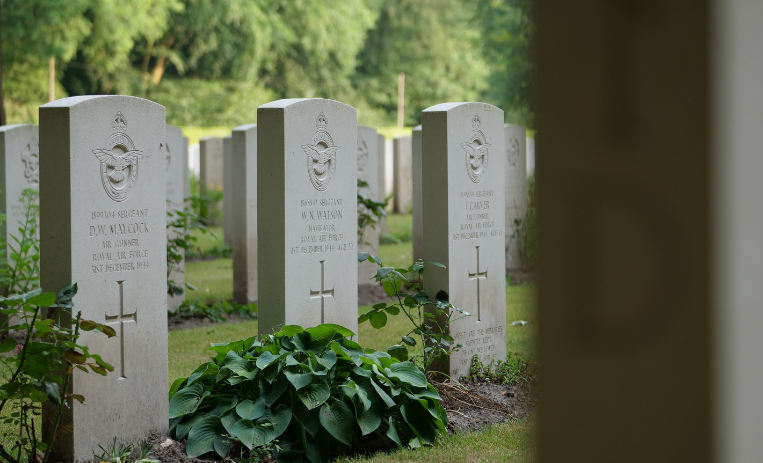 What will I see at a CWGC Cemetery?
